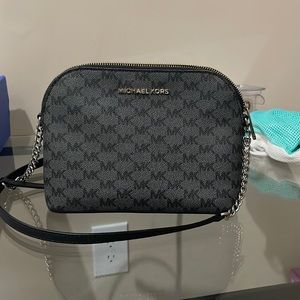 Michael kors crossbody bag. Small size.